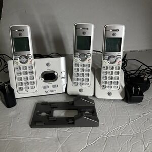 AT&T 3 headset Cordless Answering System  (Used/Good Working Condition)